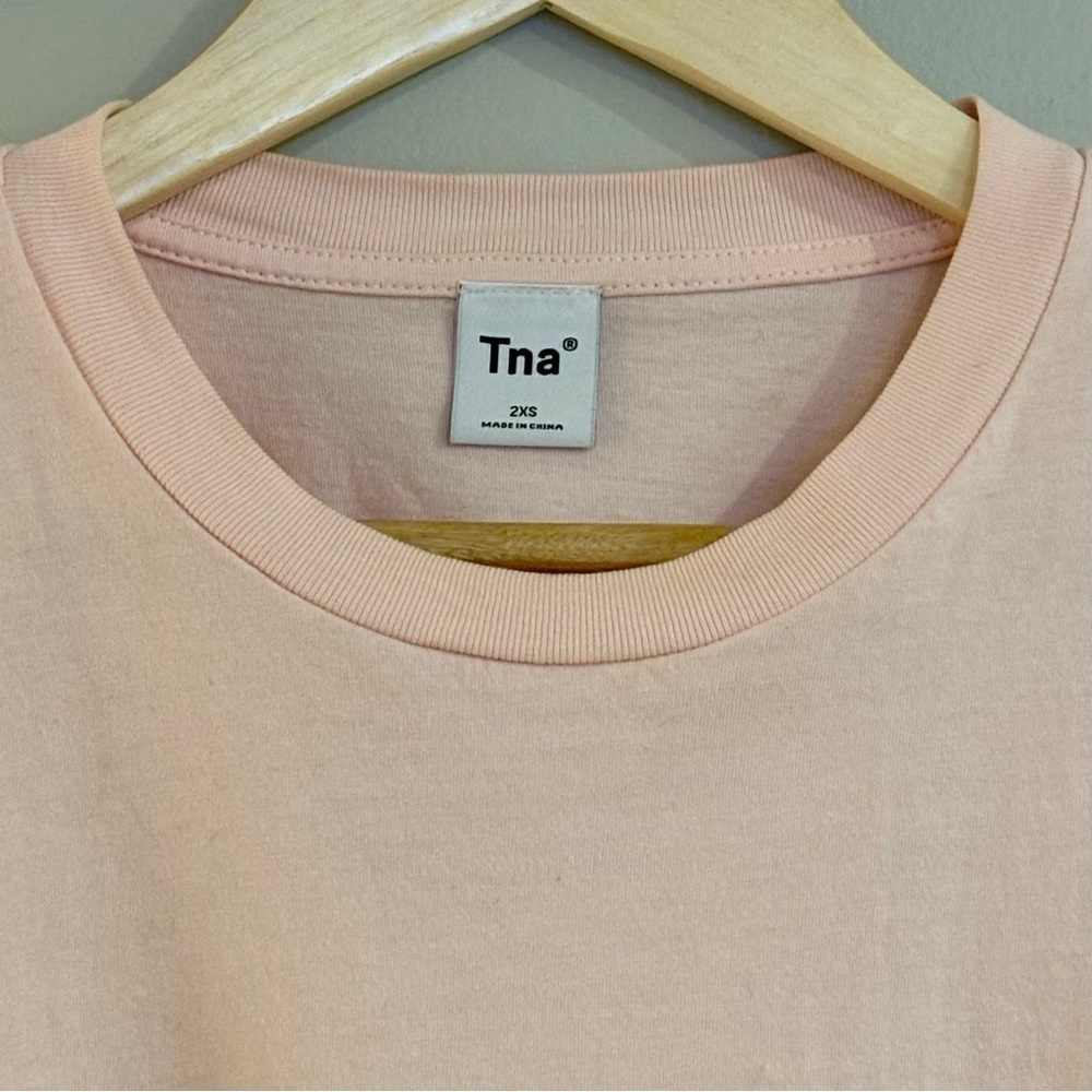 TNA| Aritzia| Light Pink Short Sleeve Cropped Tee Shirt Sz 2XS - Picture 4 of 5